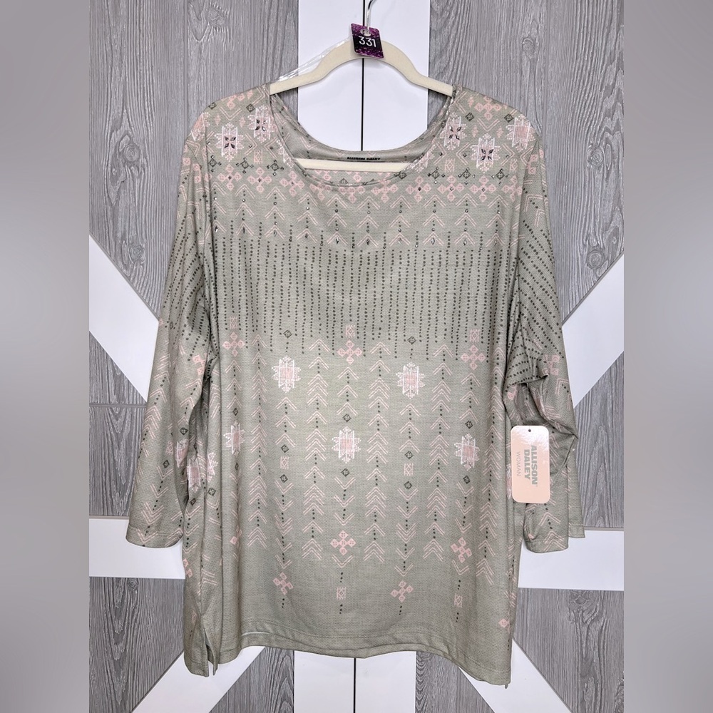 331. NWT Allison Daley Women's Green Patterned Top 3X Plus